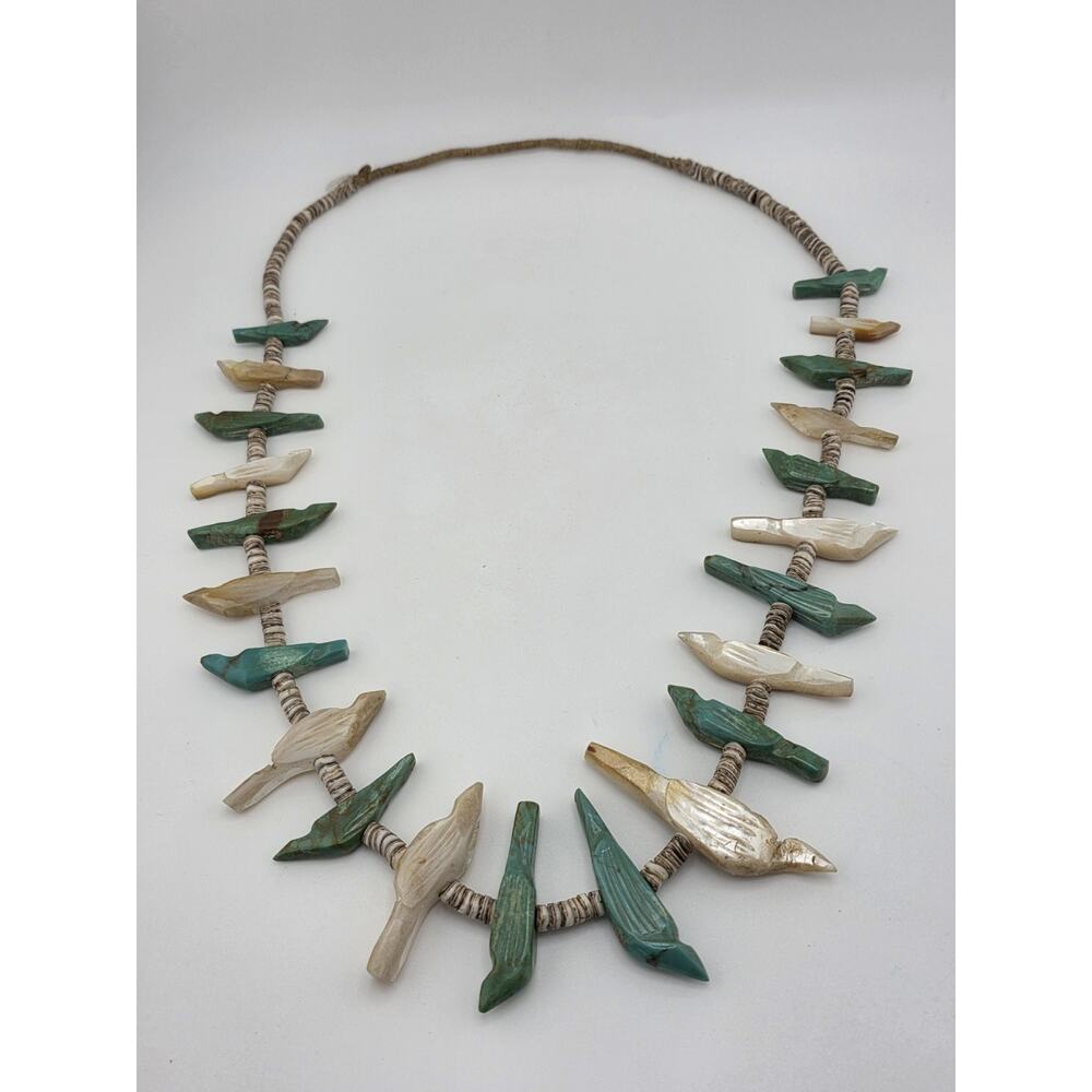 VINTAGE NATIVE AMERICAN TURQUOISE MOTHER OF PEARL SHELL HEISHI CARVED NECKLACE - Picture 2 of 16